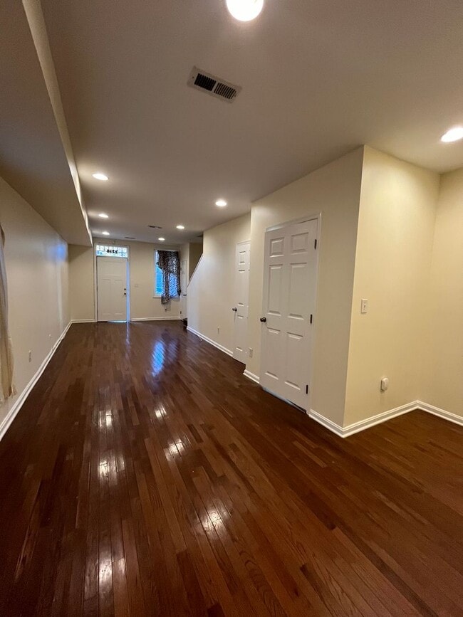 Building Photo - Charming 2 BR/1.5 BA EOG Townhome in Anaco...