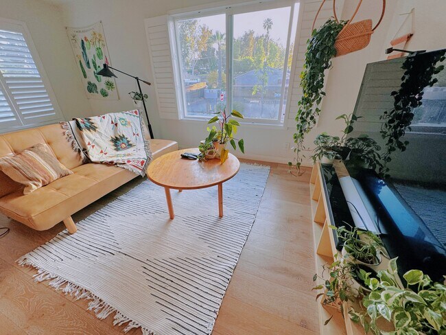 Living Room - 5465 Bohlig Rd