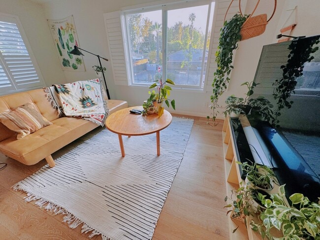 Living Room - 5465 Bohlig Rd