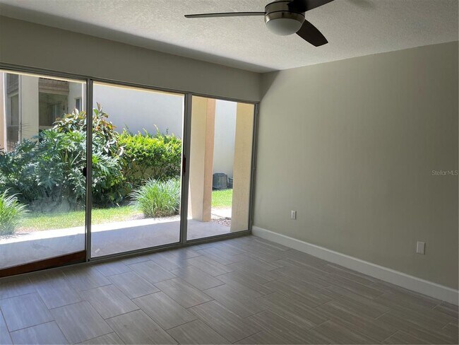 Foto del edificio - 586 Orange Dr