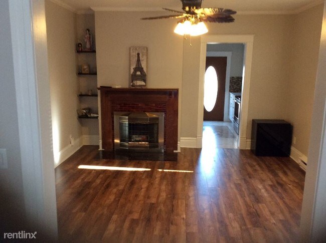 Foto del edificio - 3 br, 1.5 bath Apartment - 6119 8th Ave