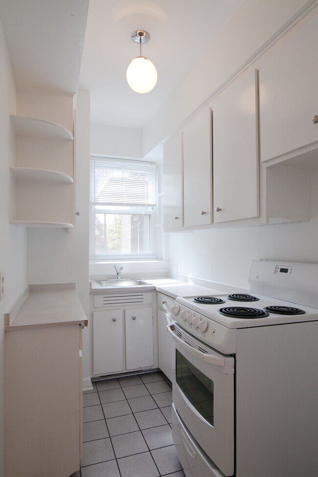 Photo du bâtiment - 10 Av. Rosemount
