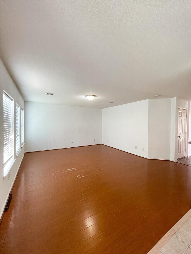 Foto del edificio - 11737 Logan Ridge Dr