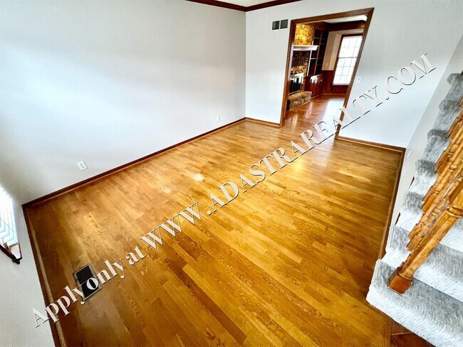 Foto del edificio - Beautiful 4 Bed/4 Bath Home in Overland Pa...