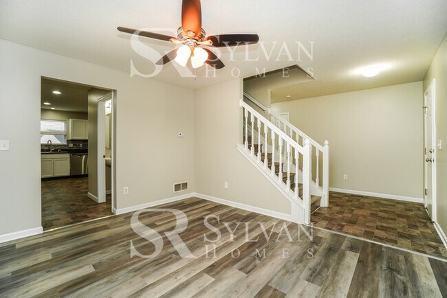 Building Photo - 570 Green Forest Pl