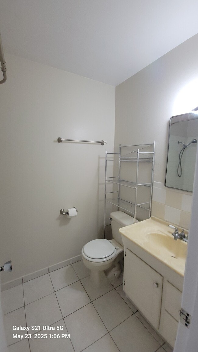 Building Photo - 418 W Redondo Dr