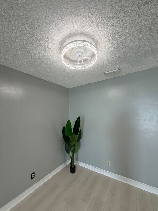 Foto del edificio - 401-407 NW 2nd St