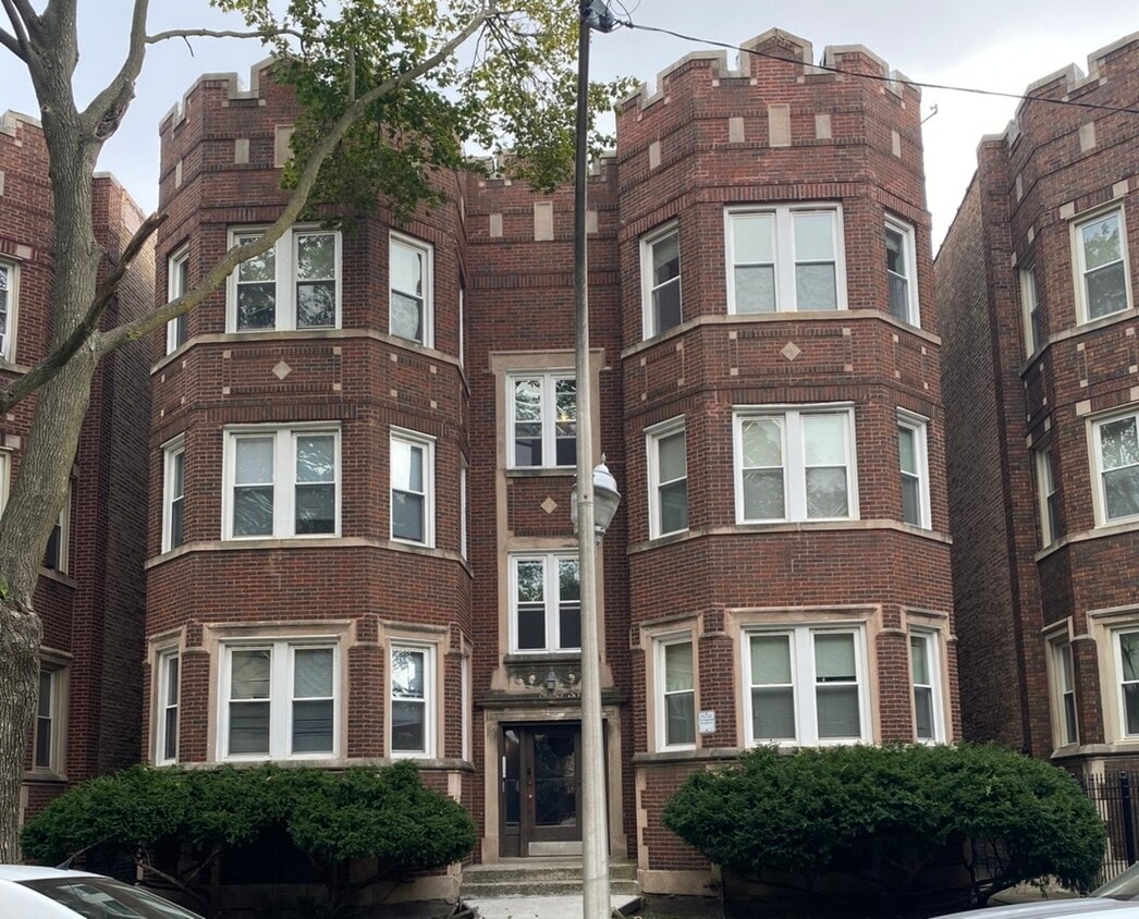 Foto principal - 8035 S Maryland Ave