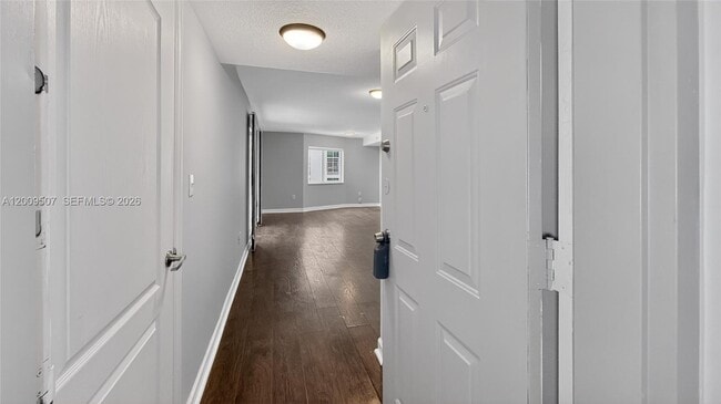 Building Photo - 280 SW 20th Rd