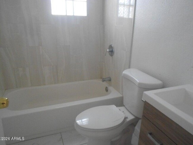 Foto del edificio - 1623 E Pinchot Ave