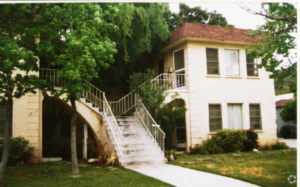 Primary Photo - 1919-1921 E Chevy Chase Dr