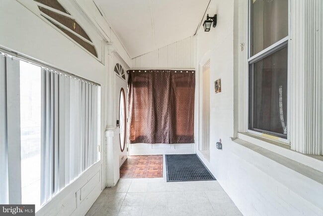 Building Photo - 1238 S 46th St