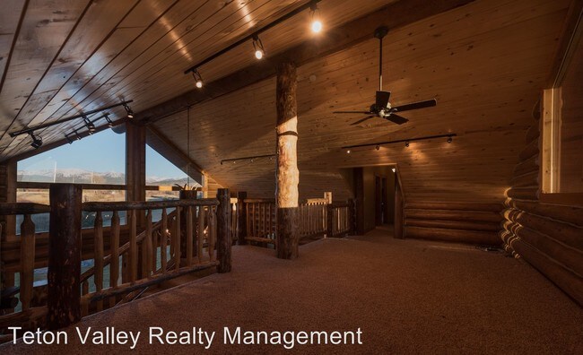 Building Photo - 4 br, 3.5 bath House - 1068 Miller Ranch Road
