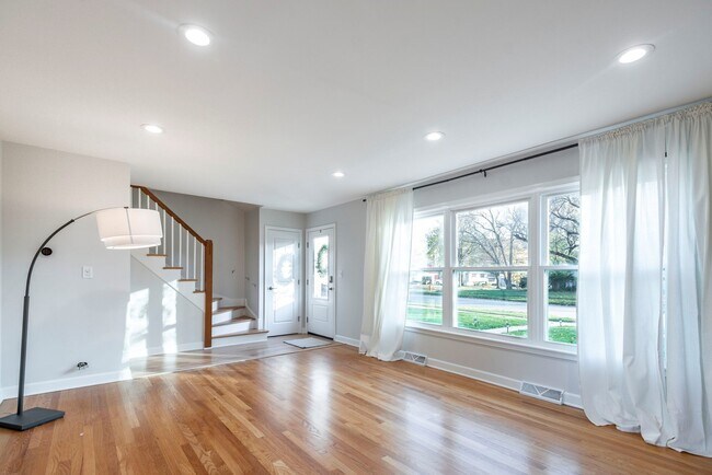 Foto del edificio - 305 Tamarack Ave