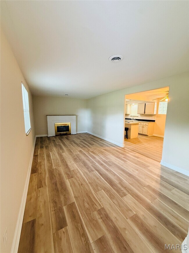 Foto del edificio - 544 Thurston Ave