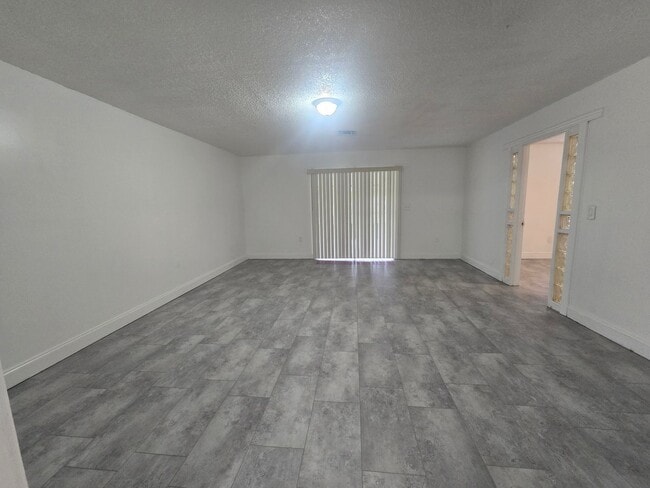 Building Photo - 3 bed / 2 bath plus den Home in Eatonville