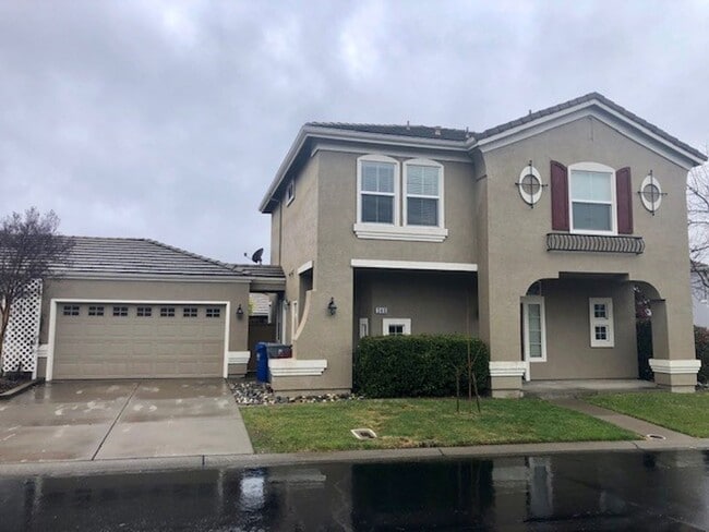 Building Photo - Gorgeous 2-Story 3 Bedroom, 2.5 Bath Home with 2 Car Garage Located in Folsom is Available NOW!
