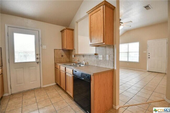 Foto del edificio - 1102 Leah Dr