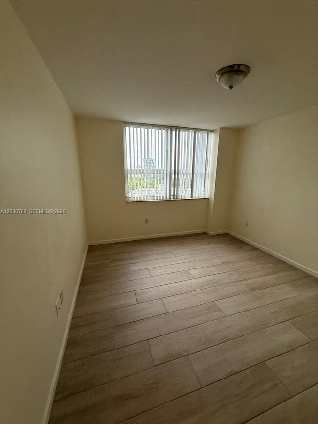 Foto del edificio - 19501 W Country Club Dr