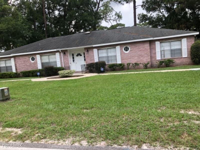 2 br, 2 bath Townhome 712 S Hill Ave Townhome Rentals in DeLand FL