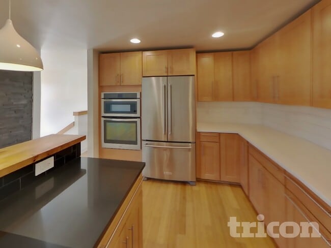 Building Photo - 2990 Pickering Pl NE