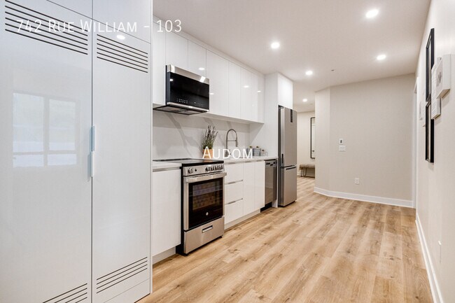 Building Photo - 742 Rue William