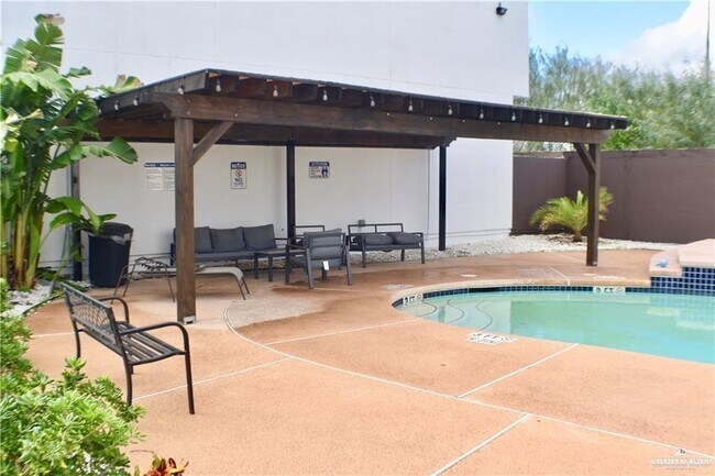 Foto del edificio - 4217 Colbath Ave