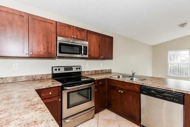 Foto del edificio - 2466 St Lawrence Dr
