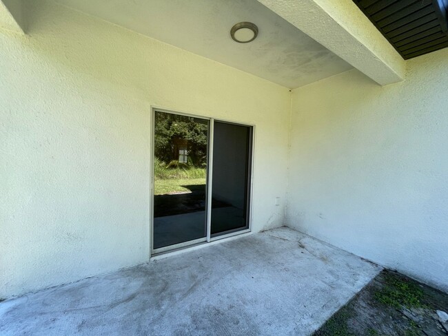 Foto del edificio - 3 Bedroom, 2 Bathroom Home in Poinciana!!