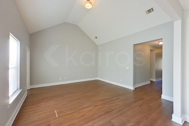 Building Photo - 8008 Shadesbrook Dr