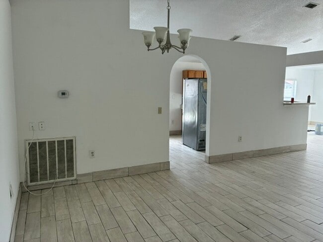 Building Photo - 616 Sunway Ln