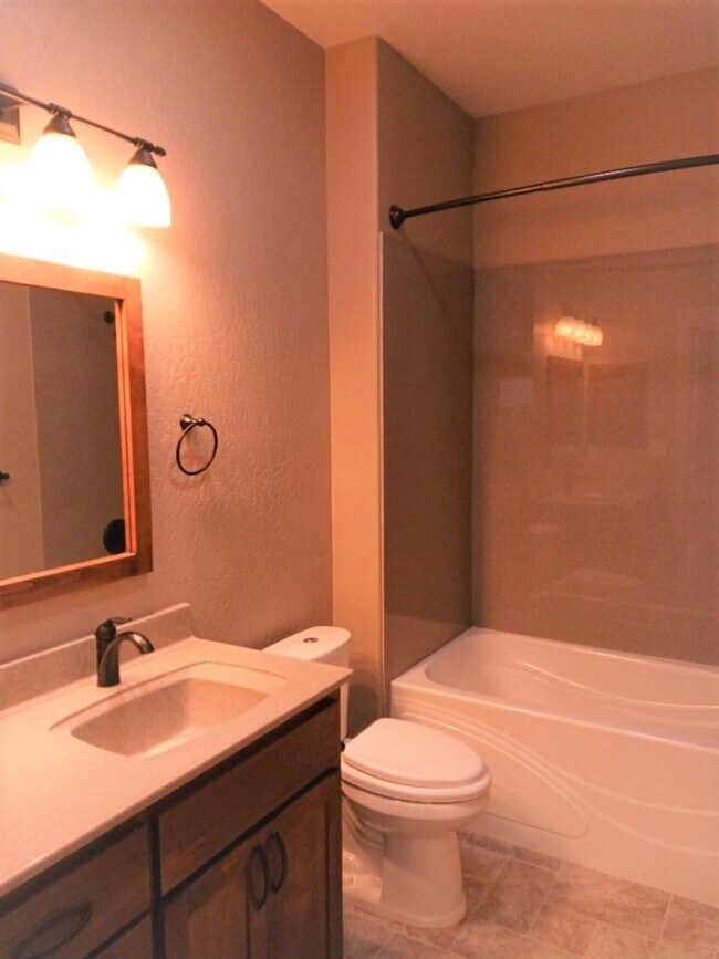 Foto del edificio - Charming 2 Bedroom, 2 Bathroom Cottage in Central Point