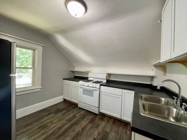 Foto del edificio - 24 16th Ave N