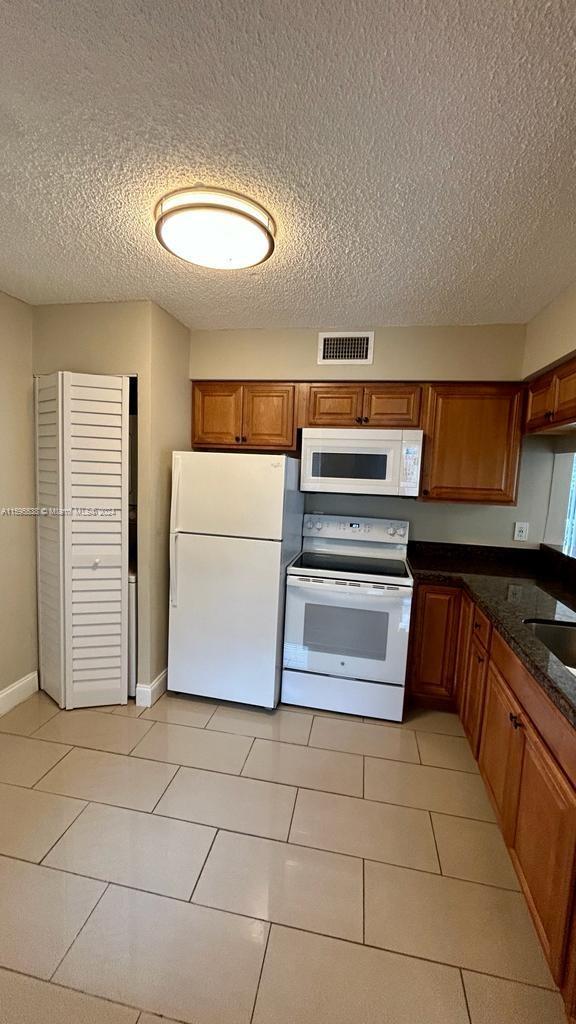 Foto del edificio - 14108 Glenmoor Dr