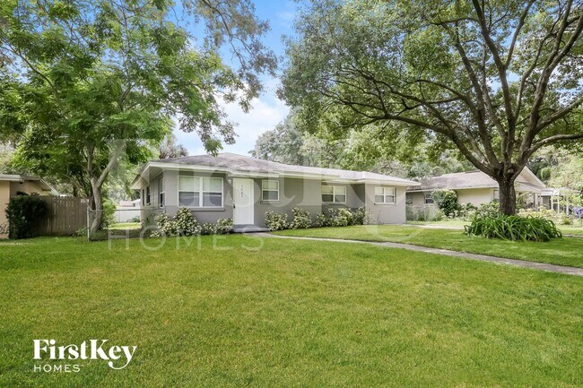 Foto del edificio - 1621 Mockingbird Ln