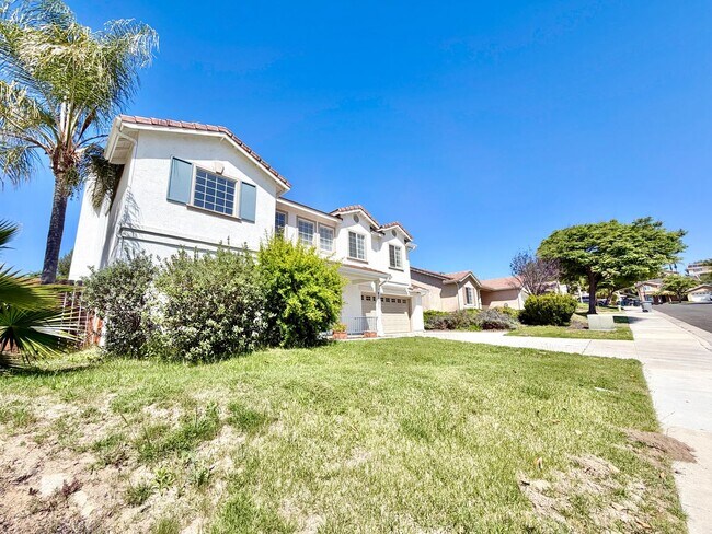 Building Photo - Stunning 4 Bedroom Home in California Tradewinds