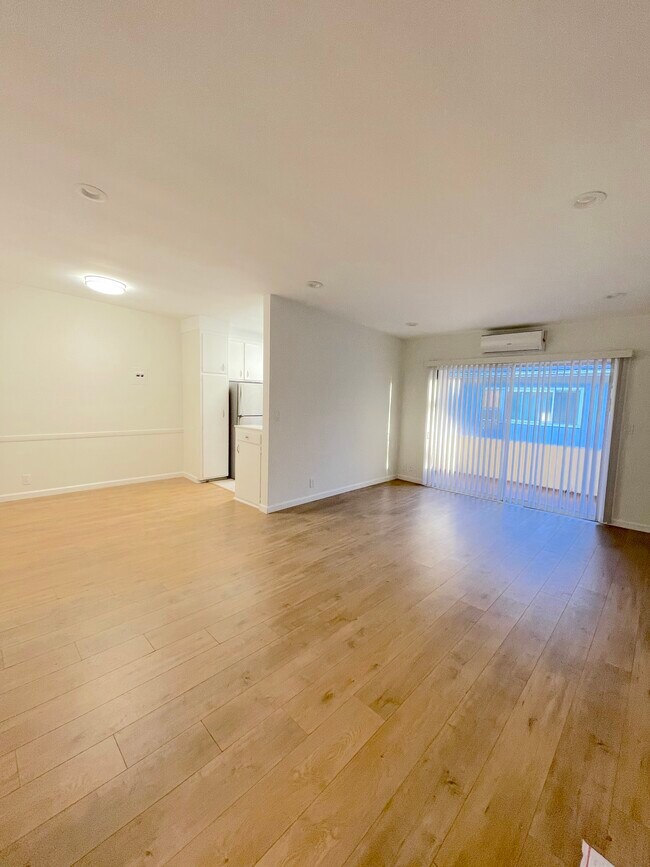 Building Photo - 1148 N Formosa Ave