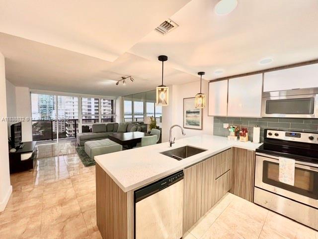 Foto del edificio - 600 NE 36th St