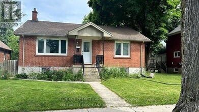 Building Photo - 454 Salisbury St
