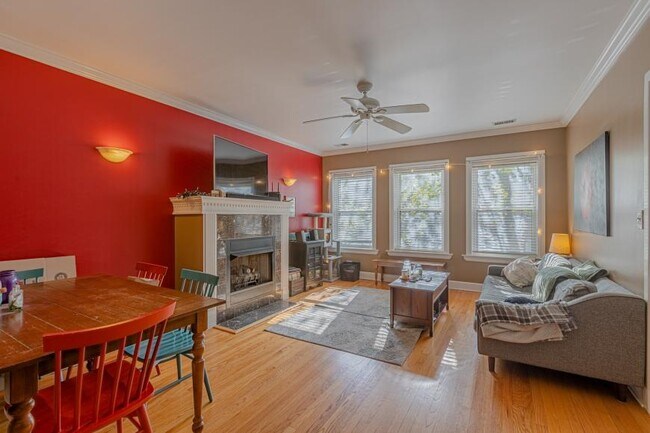 Building Photo - 2 bedroom in Chicago IL 60645
