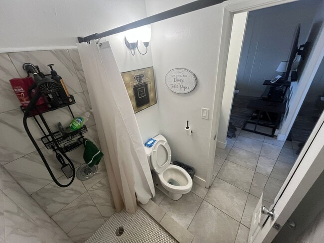 Building Photo - Pearl City 2BR Condo – Near Pearl Harbor – Parking Included – Available Now