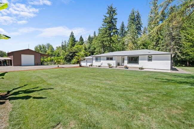 Foto del edificio - Rare Home on Creek Front Property!