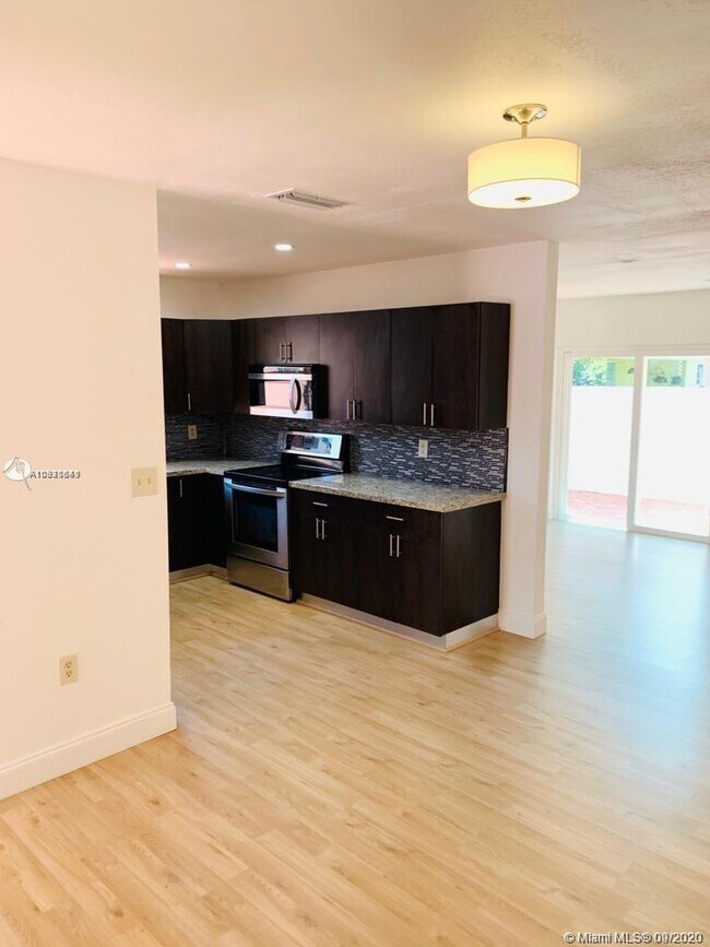 Foto del edificio - 2728 SW 5th St