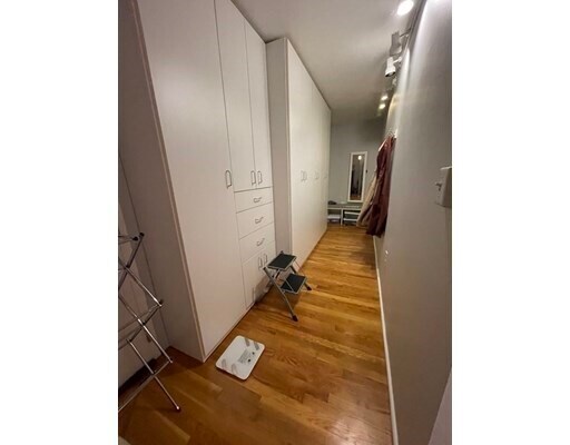 Foto del edificio - 240 Heath St