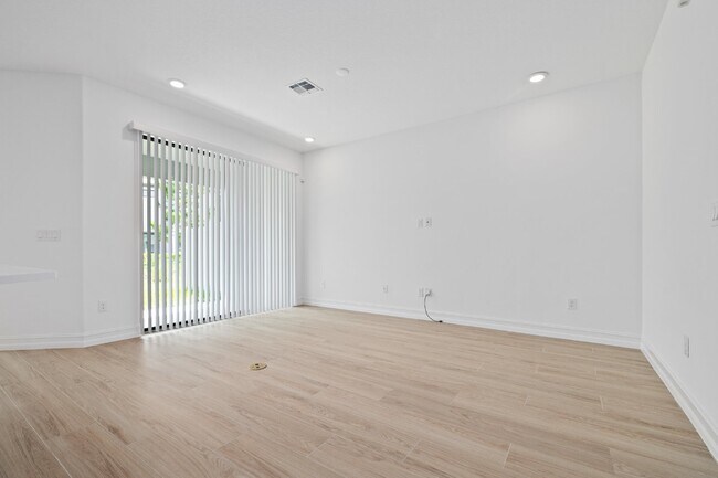 Building Photo - 5151 San Martino Dr