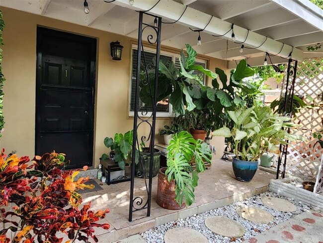 Building Photo - 1313 NE 16th Ter