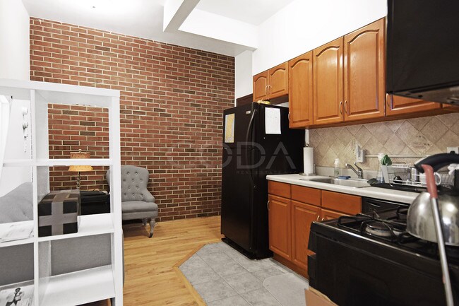 Building Photo - 601 Lorimer St