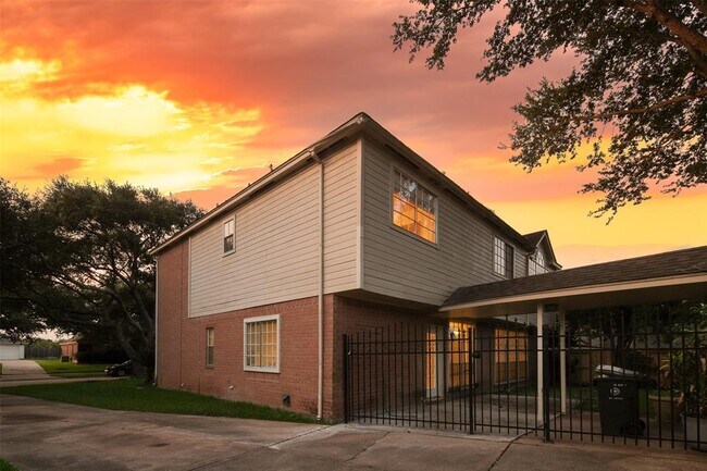 Foto del edificio - 4907 Canterbury Ln