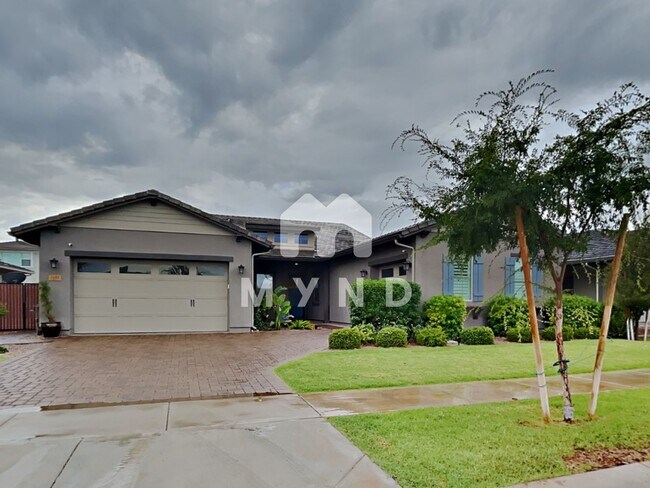 Building Photo - 3681 E Arabian Dr