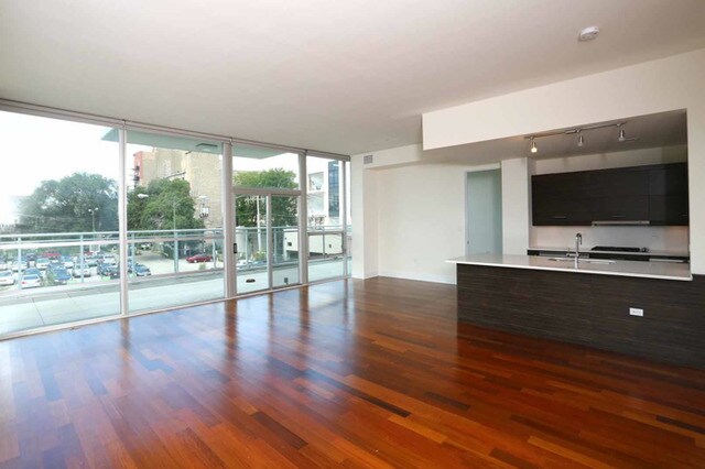 Foto del edificio - 1624 W Division St